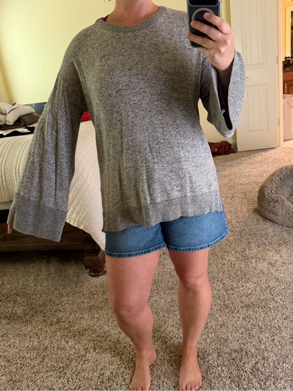 eesome Gray Scoop-Neck Bell-Sleeve Sweater